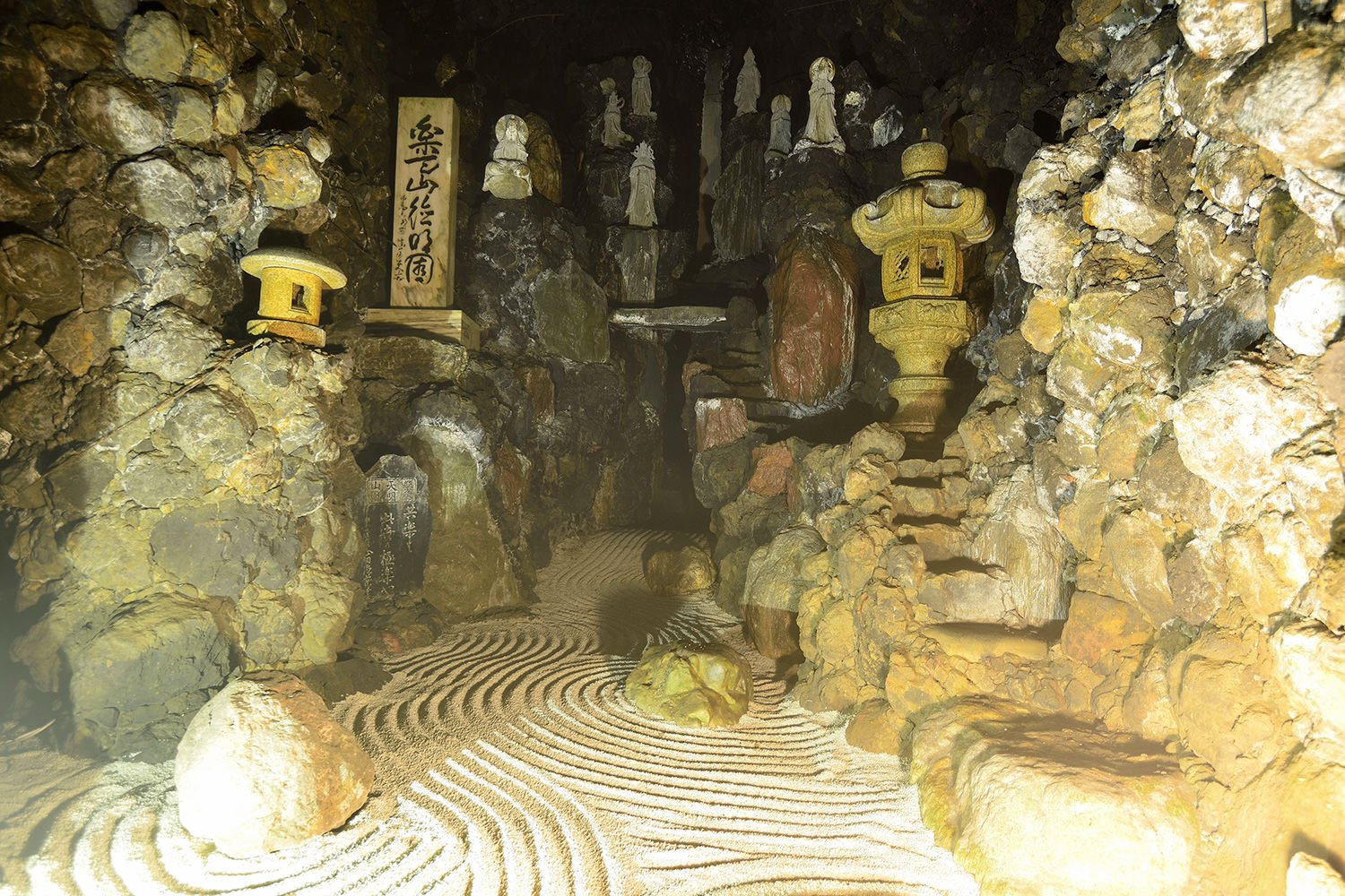 🏯 동굴 관음(도쿠츠칸논) 이미지 1